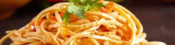 红油云丝做法简单，是下酒菜的佳品！